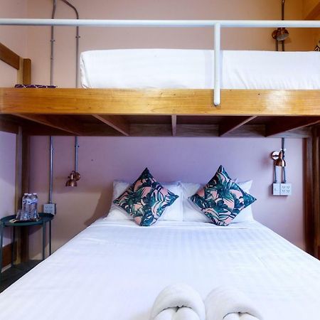 A Local Something Hostel Trang Luaran gambar